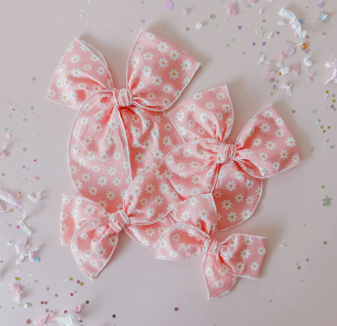 Daisies On Pink Bow